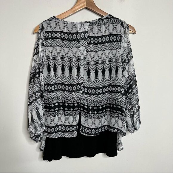 A Byer Womens Size Medium Black Silver Flutter Open Sleeve Blouse Metallic Layer - Picture 2 of 11